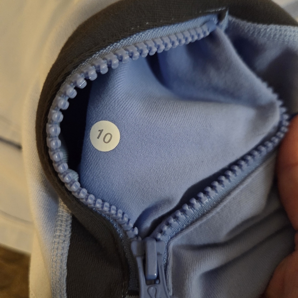 G329. RARE Lululemon Define Full Zip Jacket *LUON in Lt Blue/Dk Gray - Size 10 - Picture 8 of 8